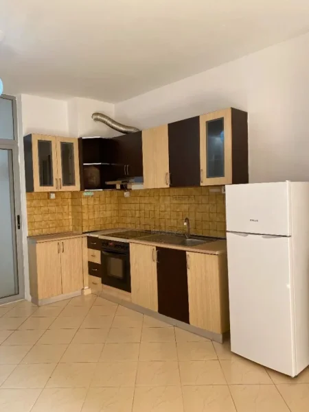 Tirane, jepet me qera apartament 1+1+Ballkon Kati 3, 72 m² 350 € (YZBERISH)