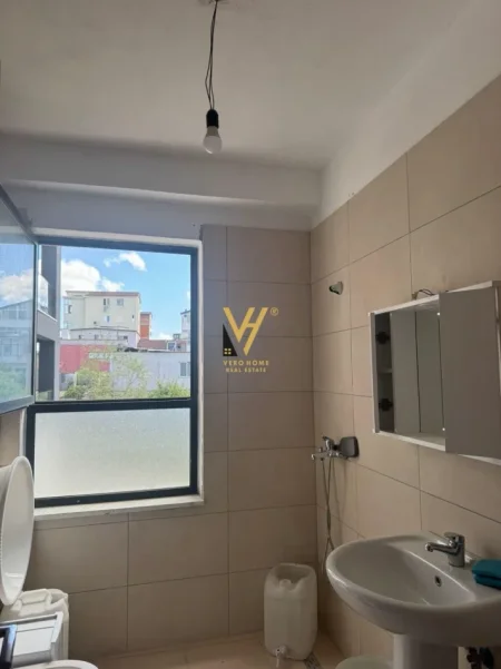 Tirane, jepet me qera apartament 3+1+Ballkon Kati 3, 133 m² 520 € (5 MAJI)