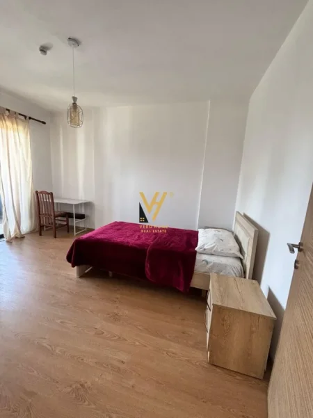 Tirane, jepet me qera apartament 3+1+Ballkon Kati 3, 133 m² 520 € (5 MAJI)