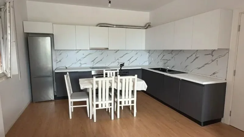 Tirane, jepet me qera apartament 2+1 Kati 5, 96 m² 550 € (RRUGA E DIBRES)