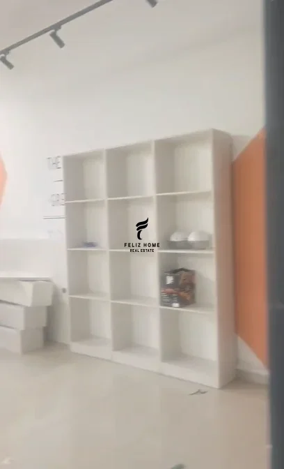 Tirane, jepet me qera zyre Kati 1, 257 m² 3.000 € (RRUGA E KAVAJES)