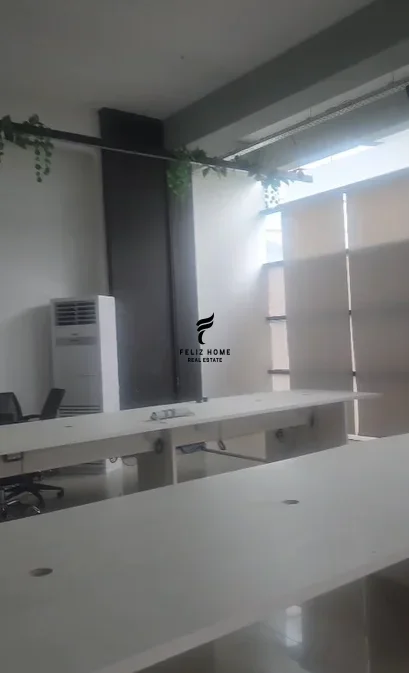 Tirane, jepet me qera zyre Kati 1, 257 m² 3.000 € (RRUGA E KAVAJES)