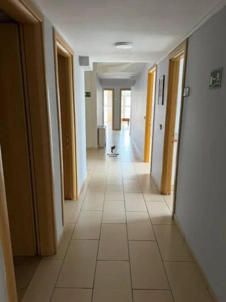Tirane, jepet me qera zyre Kati 9, 450 m² 6.000 € (RRUGA E KAVAJES)