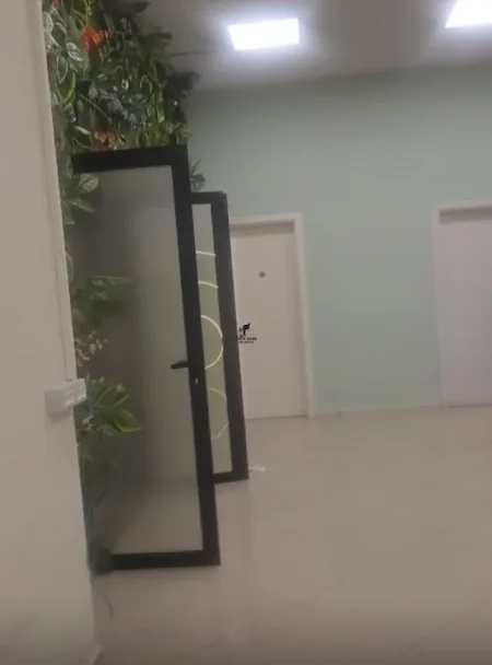 Tirane, jepet me qera zyre Kati 1, 130 m² 150.000 € (RRUGA E KAVAJES)