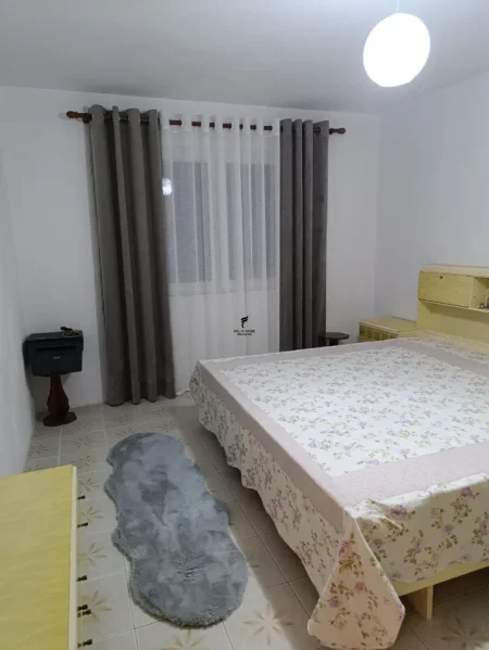 Tirane, jepet me qera apartament 2+1 Kati 1, 75 m² 500 € (KOMBINAT)