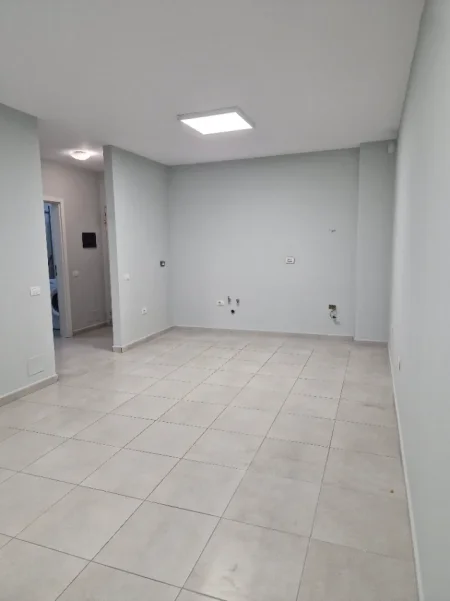 Tirane, jepet me qera apartament 1+1+Ballkon Kati 7, 55 m² 400 € (Kompleksi Kontakt "Magnet", rruga Artan Lenja)