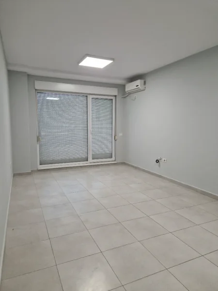 Tirane, jepet me qera apartament 1+1+Ballkon Kati 7, 55 m² 400 € (Kompleksi Kontakt "Magnet", rruga Artan Lenja)