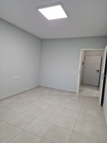 Tirane, jepet me qera apartament 1+1+Ballkon Kati 7, 55 m² 400 € (Kompleksi Kontakt "Magnet", rruga Artan Lenja)