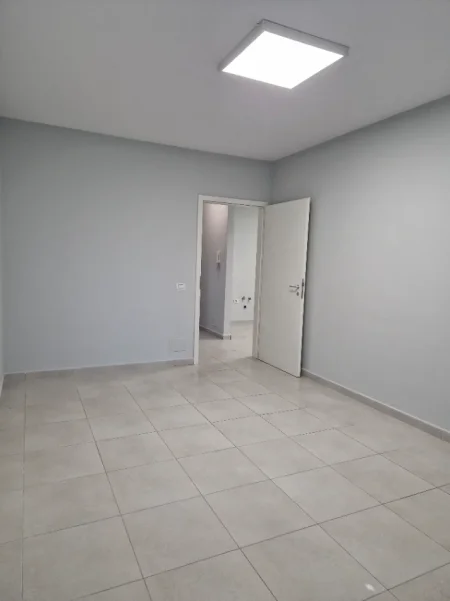 Tirane, jepet me qera apartament 1+1+Ballkon Kati 7, 55 m² 400 € (Kompleksi Kontakt "Magnet", rruga Artan Lenja)