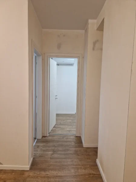 Tirane, jepet me qera apartament 2+1+Ballkon Kati 1, 75 m² 650 € (Kompleksi E88, rruga Dritan Hoxha, prane Procredit bank)