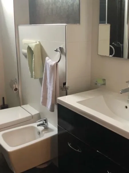 Tirane, jepet me qera apartament 2+1 Kati 5, 80 m² 650 € (RRUGA E DIBRES)
