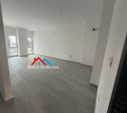 Tirane, jepet me qera ambjent biznesi Kati 5, 73 m² 575 € (ZOGU I ZI,RRUGA HYSNI GERBOLLI)