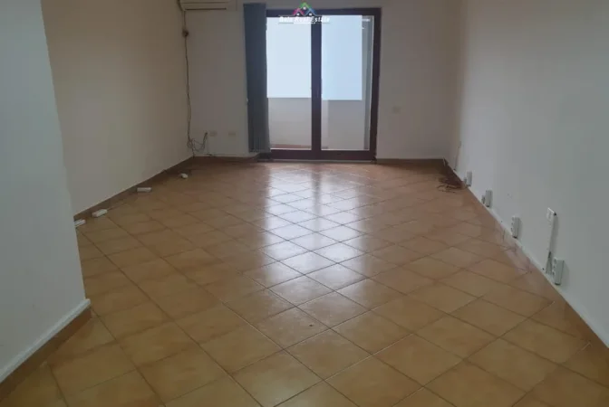 Tirane, jepet me qera zyre Kati 10, 155 m² 800 € (reshit petrela)