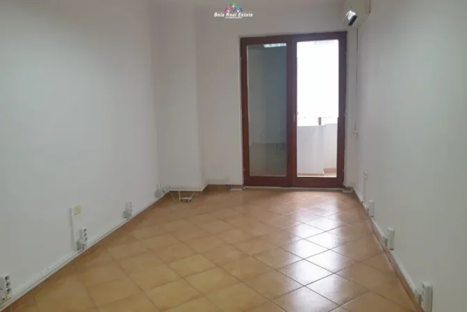 Tirane, jepet me qera zyre Kati 10, 155 m² 800 € (reshit petrela)