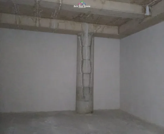 Tirane, jepet me qera magazine Kati -1, 157 m² 1.055 € (KARL GEGA)