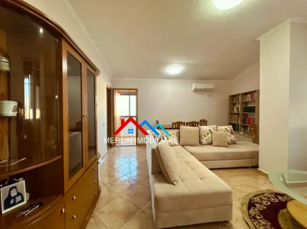 Tirane, jepet me qera apartament 2+1+Ballkon Kati 5, 80 m² 840 € (RRUGA ALI PASHE GUCIA,SELVIA)