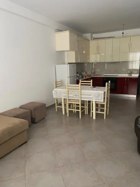 Tirane, jepet me qera apartament 2+1 Kati 4, 85 m² 550 € (Rruga Bill Klinton te Mbikalimi i Kristal Center)