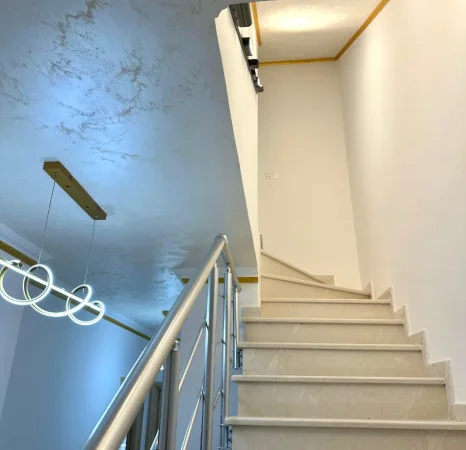 Me Qera: Duplex 3+1+3wc & 1P. Parkimi 📍Res. Kodra e Diellit 1 - Mobilim Modern | 1,500 Euro/Muaj