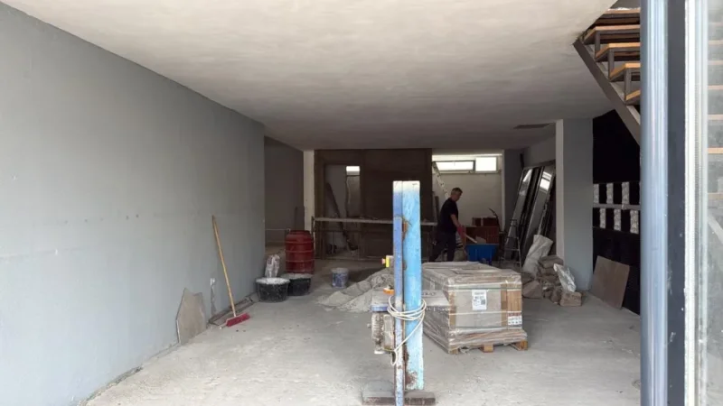 Tirane, jepet me qera ambjent biznesi Kati 1, 380 m² 4500 € (Shkozë)