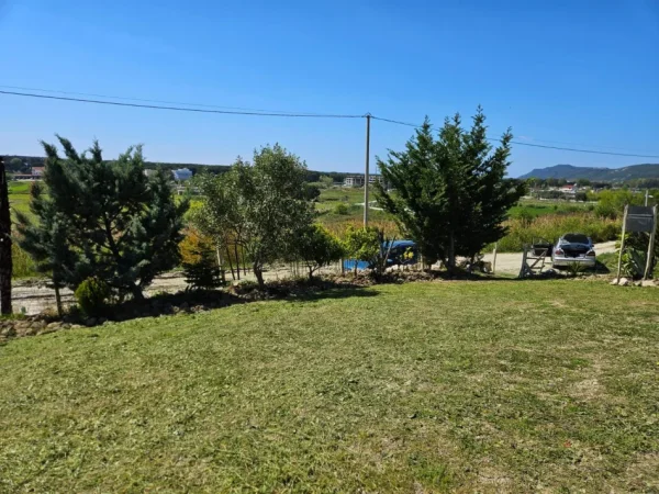 Tirane, shitet truall , 300 m² 65.000 € (Lalëz)