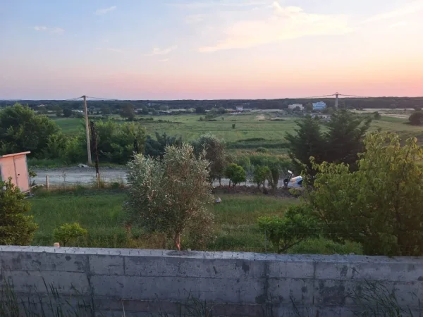 Tirane, shitet truall , 300 m² 65.000 € (Lalëz)