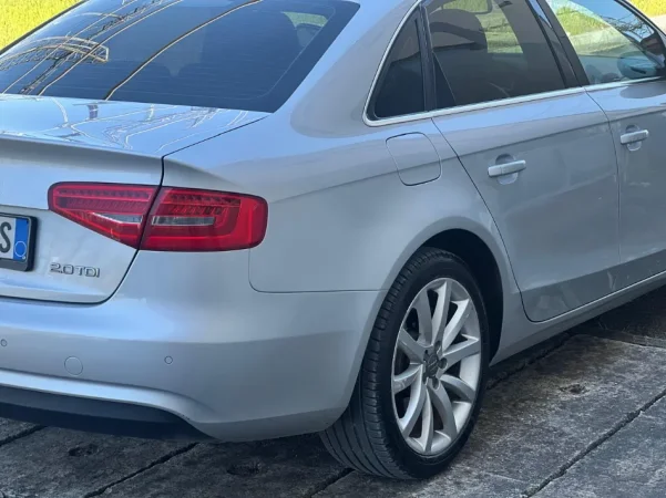 Tirane, makine A4 Nafte, gri metalizato automatik Kondicioner 132.000 km 8.500 €