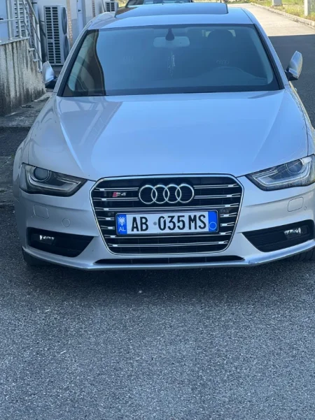Tirane, makine A4 Nafte, gri metalizato automatik Kondicioner 132.000 km 8.500 €