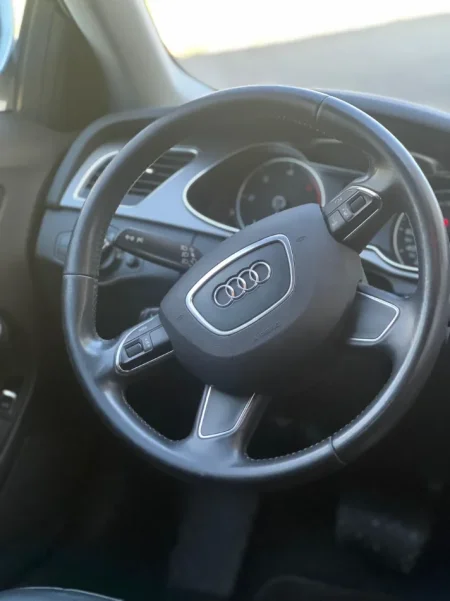 Tirane, makine A4 Nafte, gri metalizato automatik Kondicioner 132.000 km 8.500 €