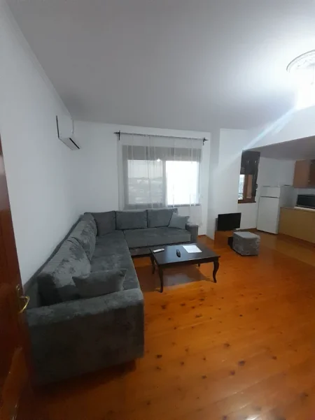 Tirane, jepet me qera Banesë 2+1 Kati 4, Mobiluar, Çmimi 40.000 L(Tek Kodra e Priftit ,Tiranë)