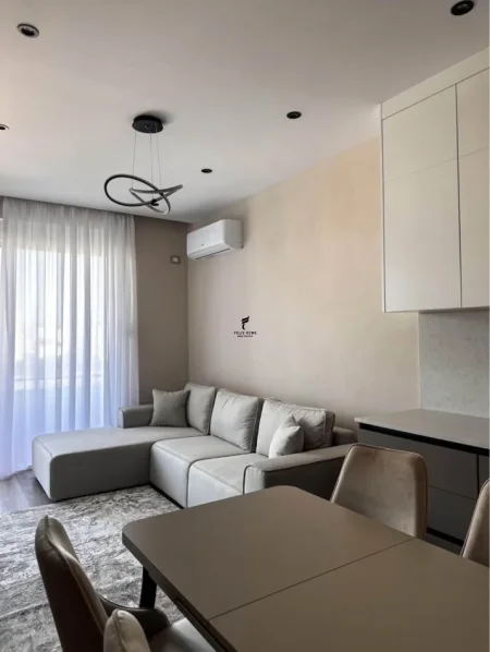 Tirane, jepet me qera apartament 2+1 Kati 8, 90 m² 750 € (CASA ITALIA)