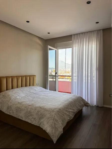 Tirane, jepet me qera apartament 2+1 Kati 8, 90 m² 750 € (CASA ITALIA)