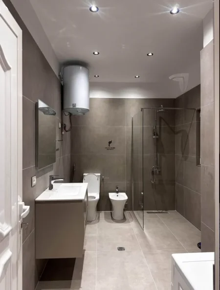 Tirane, jepet me qera apartament 2+1 Kati 8, 90 m² 750 € (CASA ITALIA)
