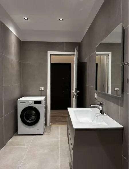 Tirane, jepet me qera apartament 2+1 Kati 8, 90 m² 750 € (CASA ITALIA)