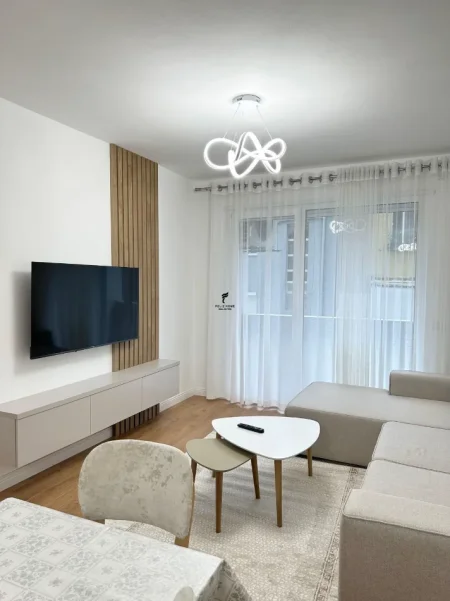 Tirane, jepet me qera apartament 1+1 Kati 1, 110 m² 700 € (RRUGA E DIBRES)