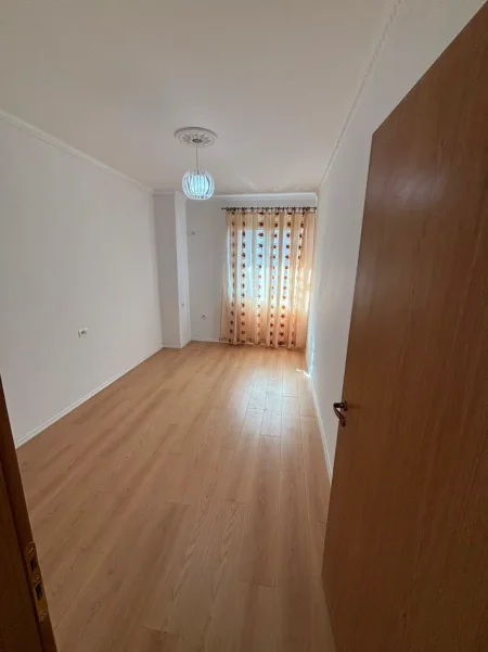 Tirane, shitet apartament 2+1 Kati 2, 90 m² 135.000 € (Fresku)