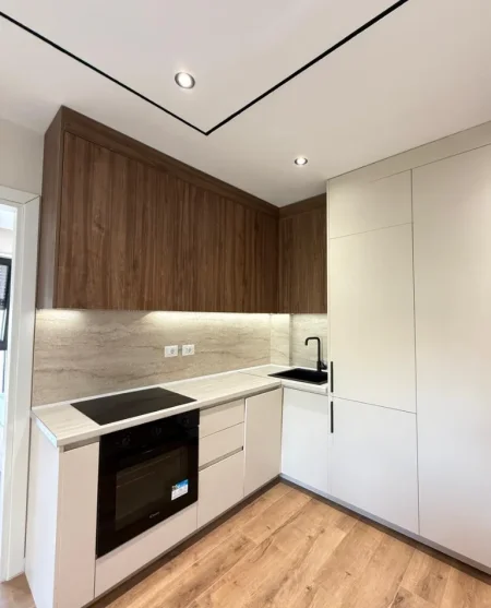 Tirane, jepet me qera apartament 1+1 , 70 m² 800 € 