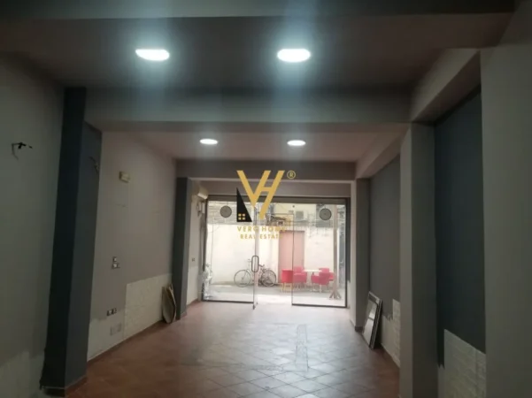 Tirane, jepet me qera zyre Kati 0, 65 m² 620 € (RRUGA E ELBASANIT)
