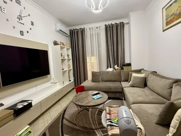 Tirane, shitet apartament 1+1 Kati 2, 60 m² 90.000 € (KOMBINAT)