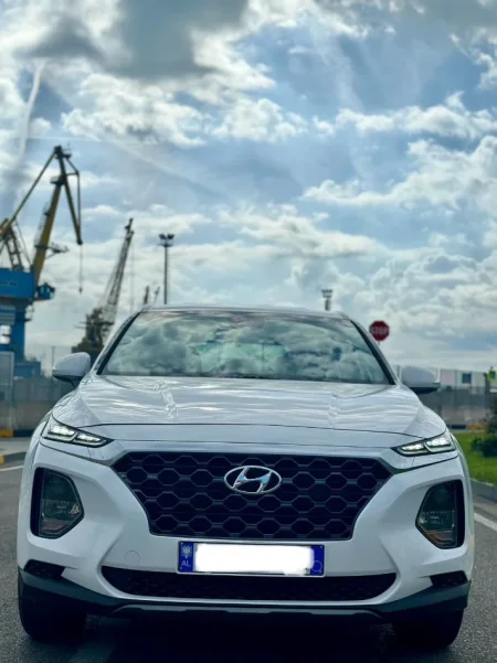 Tirane, shes SUV Hyundai Nafte, e bardhë automatik Klima 110.000 km 20 €