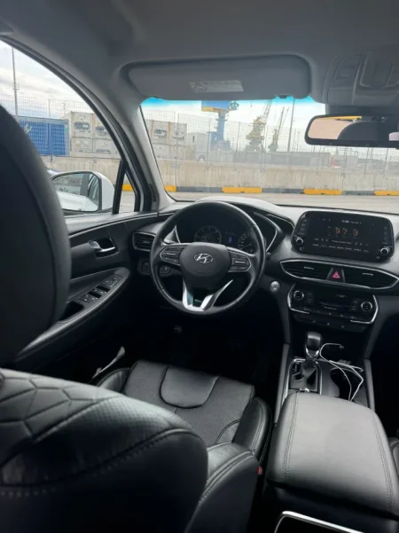 Tirane, shes SUV Hyundai Nafte, e bardhë automatik Klima 110.000 km 20 €