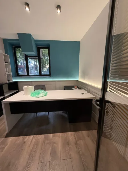 Tirane, jepet me qera ambjent biznesi Kati 0, 58 m² 800 € (Rrugën Arkitekt Sinani në Kryqëzimin e Brrylit, Tiranë.)
