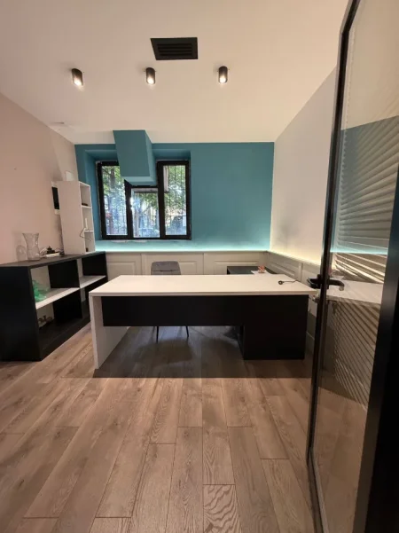 Tirane, jepet me qera ambjent biznesi Kati 0, 58 m² 800 € (Rrugën Arkitekt Sinani në Kryqëzimin e Brrylit, Tiranë.)