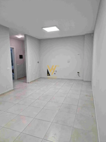 Tirane, jepet me qera zyre Kati 7, 50 m² 420 € (21 DHJETORI)