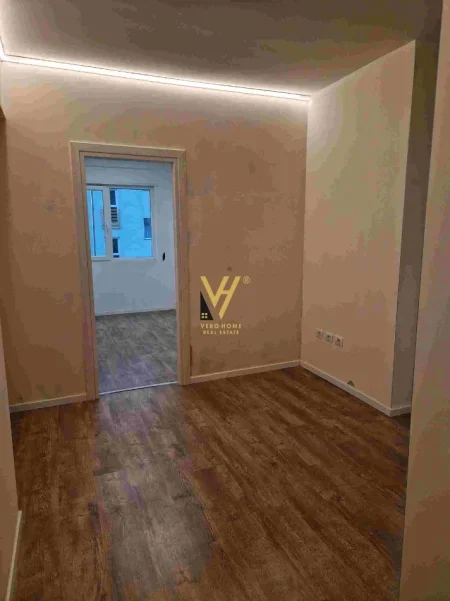 Tirane, jepet me qera zyre Kati 4, 85 m² 670 € (RRUGA DRITAN HOXHA)