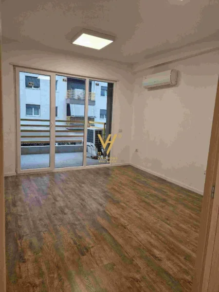 Tirane, jepet me qera zyre Kati 4, 85 m² 670 € (RRUGA DRITAN HOXHA)