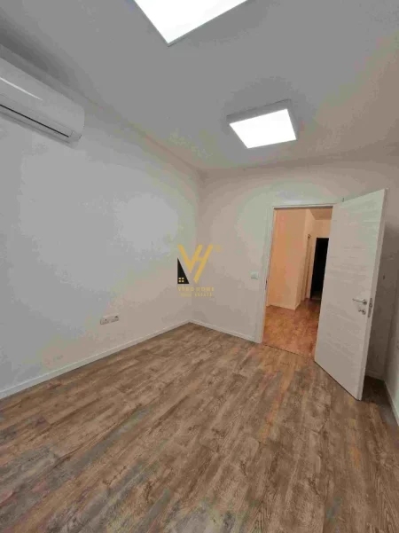 Tirane, jepet me qera zyre Kati 4, 85 m² 670 € (RRUGA DRITAN HOXHA)