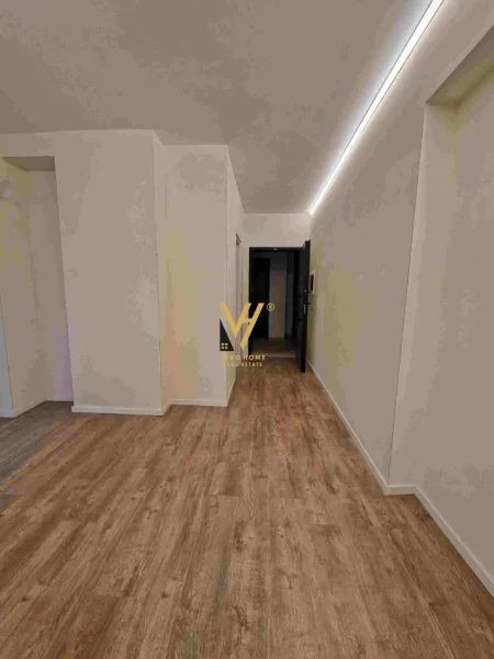 Tirane, jepet me qera zyre Kati 4, 85 m² 670 € (RRUGA DRITAN HOXHA)