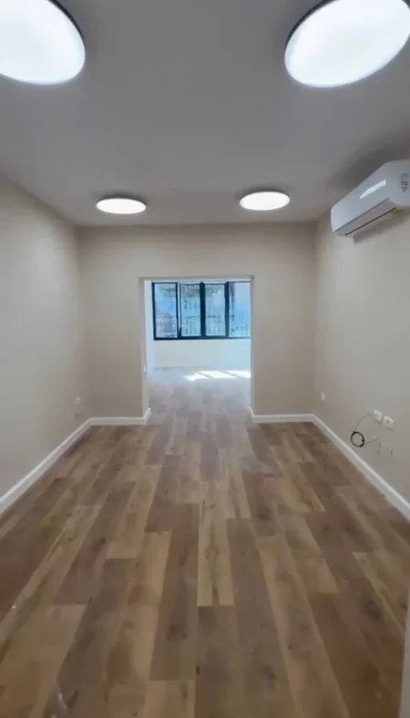 Tirane, jepet me qera zyre Kati 2, 110 m² 1.100 € (BLLOKU)