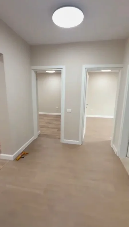 Tirane, jepet me qera zyre Kati 2, 110 m² 1.100 € (BLLOKU)