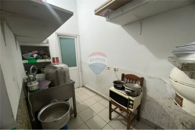 Vlore, shitet lokal Kati 1, 47 m² 80.750 € (sheshi Isa Boletini, Vlore)